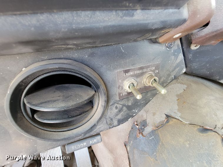 image for item KD9382 1982 International CO-9670  winch truck