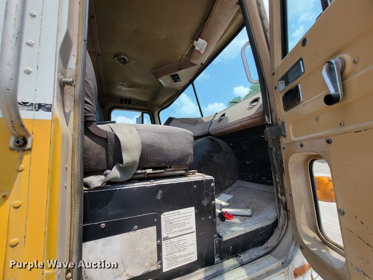 image for item KD9382 1982 International CO-9670  winch truck