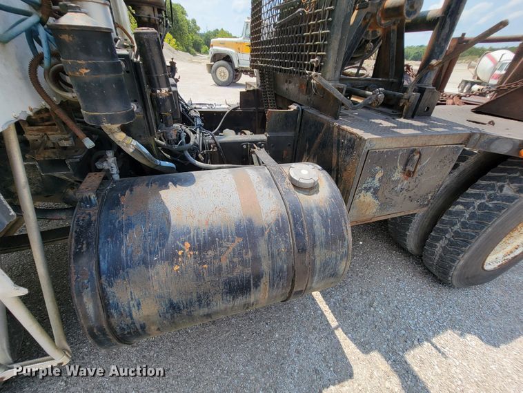 image for item KD9382 1982 International CO-9670  winch truck