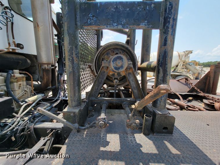 image for item KD9382 1982 International CO-9670  winch truck