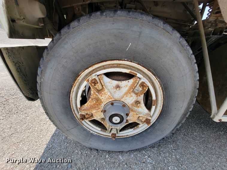 image for item KD9382 1982 International CO-9670  winch truck