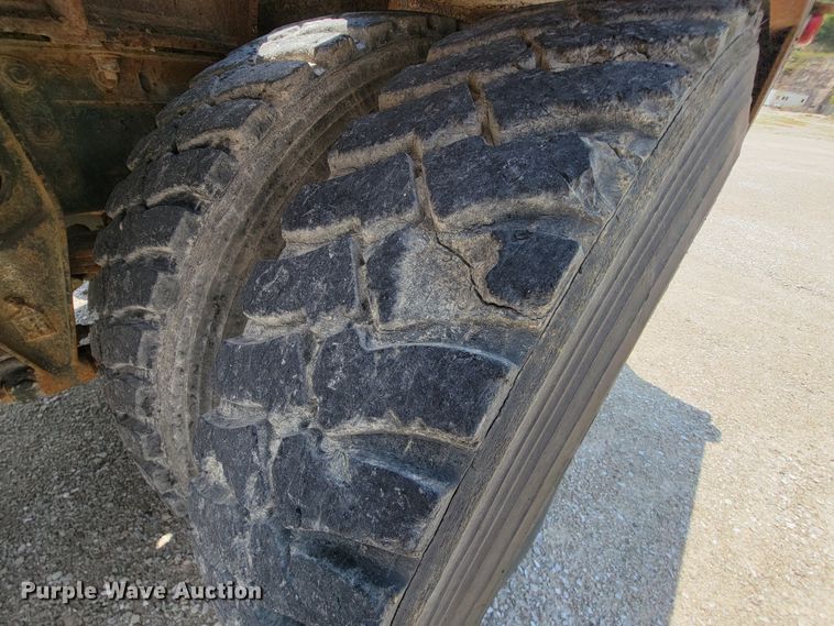 image for item KD9382 1982 International CO-9670  winch truck