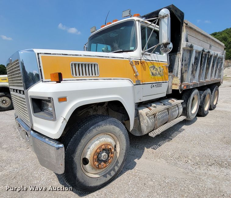 image for item KD9383 1985 Ford 9000  dump truck