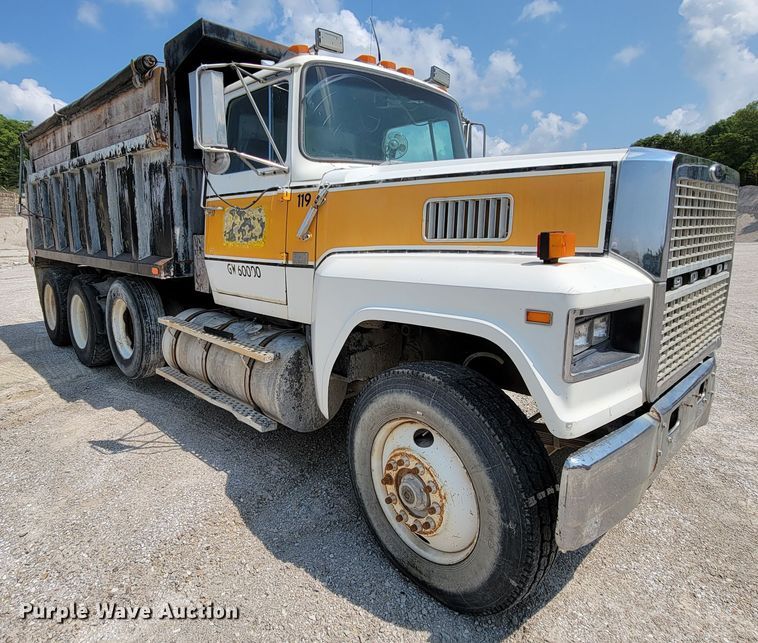 image for item KD9383 1985 Ford 9000  dump truck
