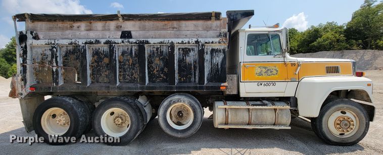 image for item KD9383 1985 Ford 9000  dump truck