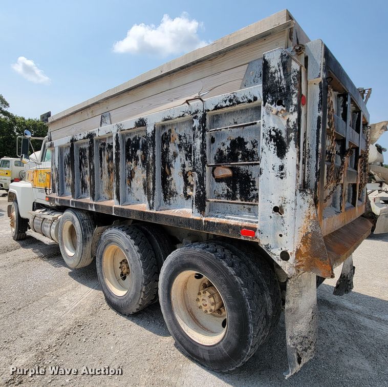 image for item KD9383 1985 Ford 9000  dump truck
