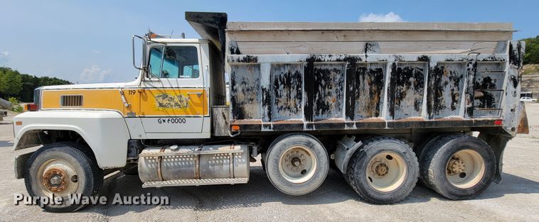 image for item KD9383 1985 Ford 9000  dump truck