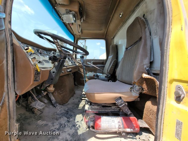 image for item KD9383 1985 Ford 9000  dump truck