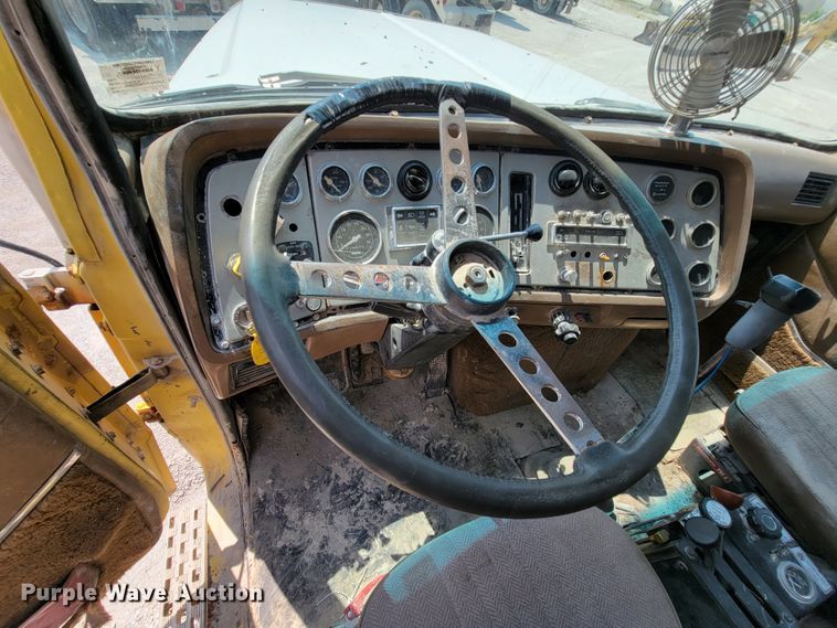 image for item KD9383 1985 Ford 9000  dump truck