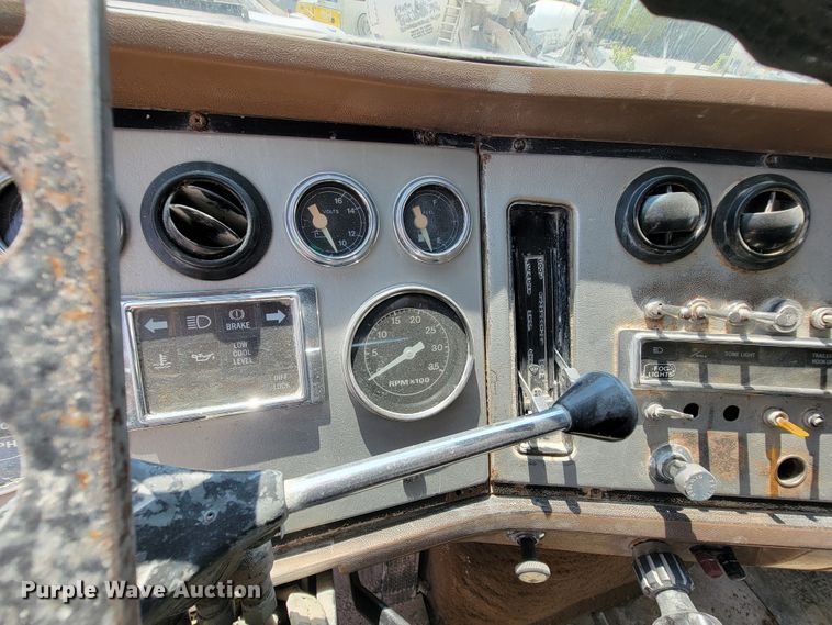 image for item KD9383 1985 Ford 9000  dump truck