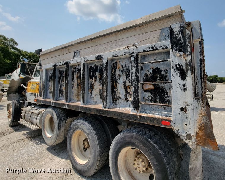 image for item KD9383 1985 Ford 9000  dump truck