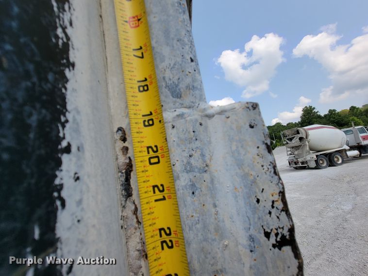 image for item KD9383 1985 Ford 9000  dump truck