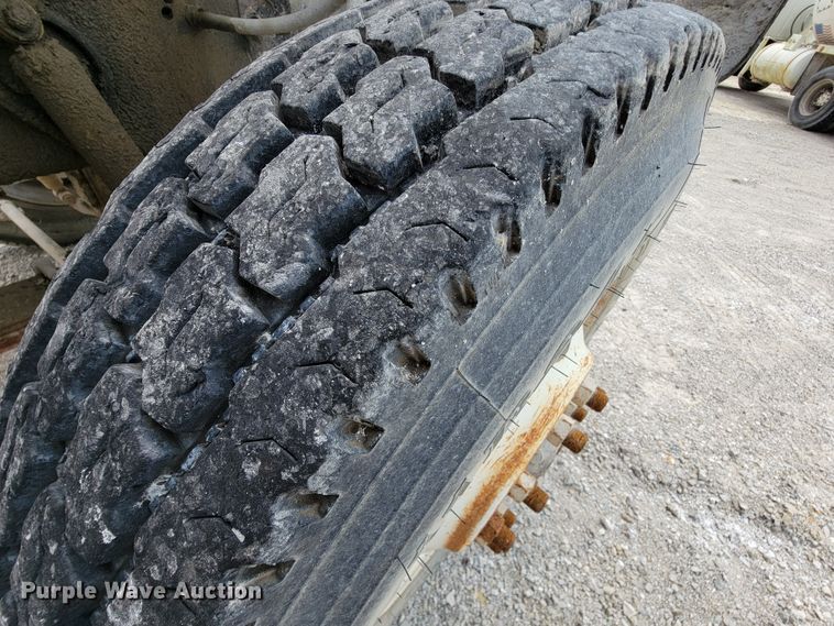 image for item KD9383 1985 Ford 9000  dump truck