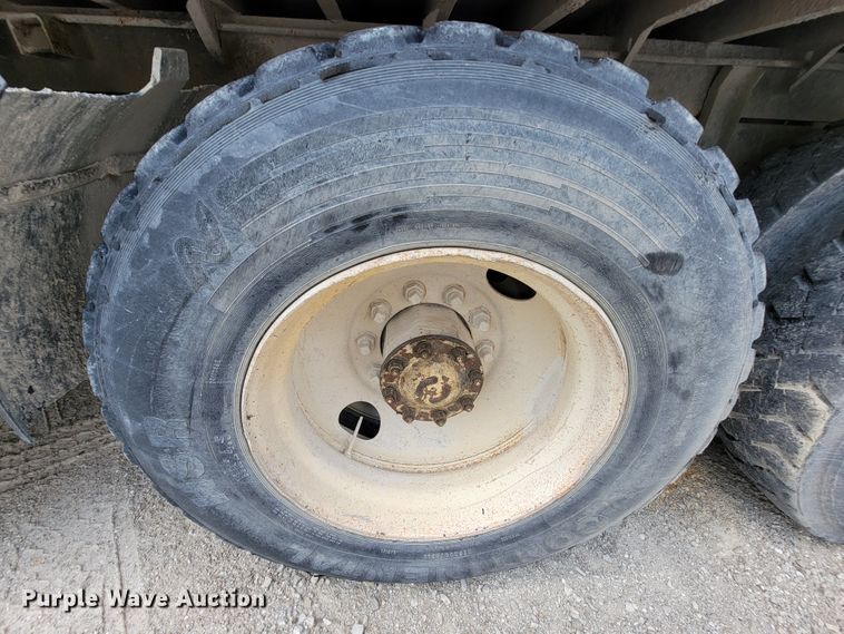 image for item KD9383 1985 Ford 9000  dump truck