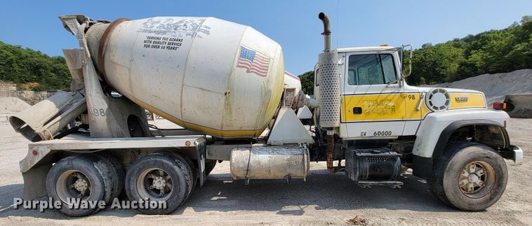 image for item KD9384 1993 Ford LT8000  ready mix truck