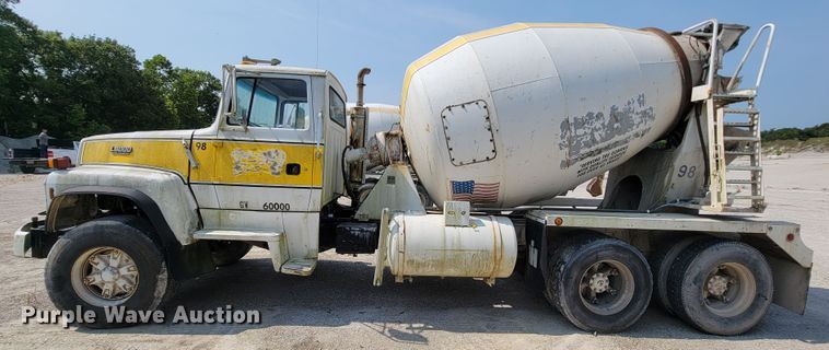 image for item KD9384 1993 Ford LT8000  ready mix truck