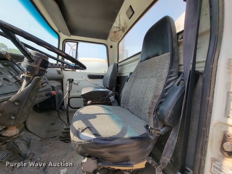 image for item KD9384 1993 Ford LT8000  ready mix truck