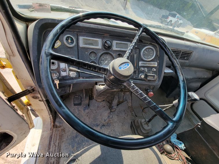 image for item KD9384 1993 Ford LT8000  ready mix truck