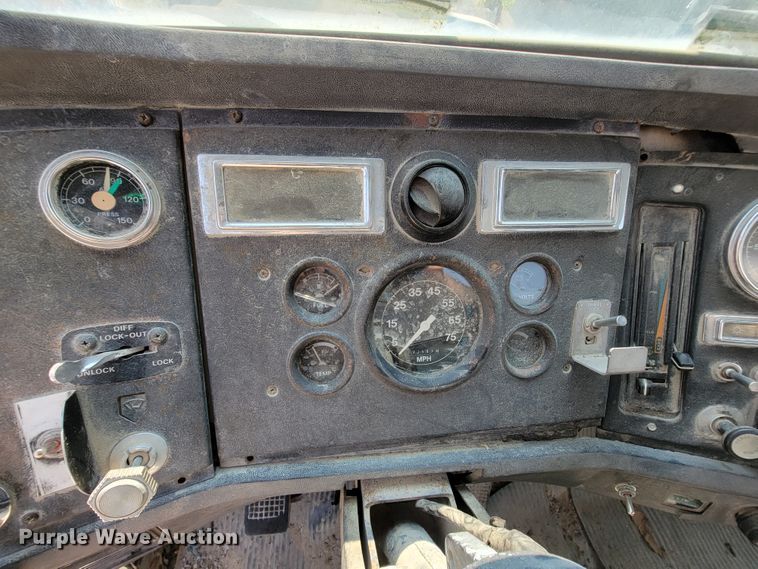 image for item KD9384 1993 Ford LT8000  ready mix truck