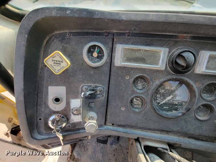 image for item KD9384 1993 Ford LT8000  ready mix truck