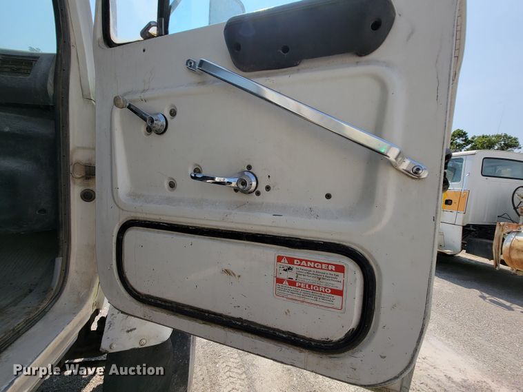 image for item KD9384 1993 Ford LT8000  ready mix truck