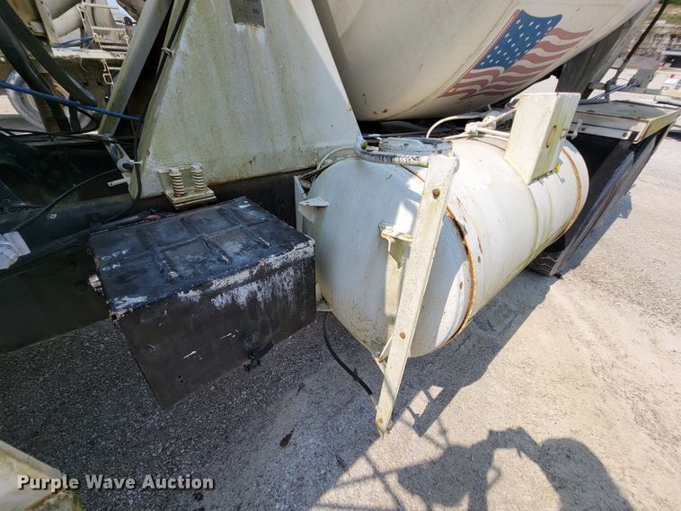 image for item KD9384 1993 Ford LT8000  ready mix truck