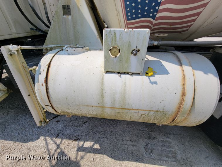 image for item KD9384 1993 Ford LT8000  ready mix truck