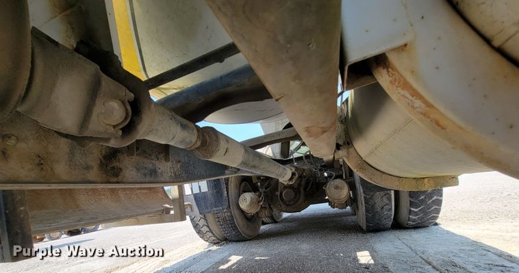 image for item KD9384 1993 Ford LT8000  ready mix truck