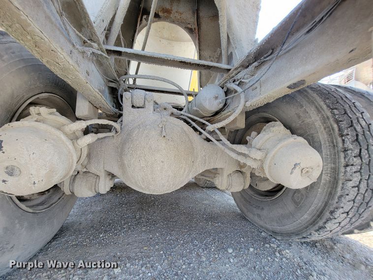 image for item KD9384 1993 Ford LT8000  ready mix truck