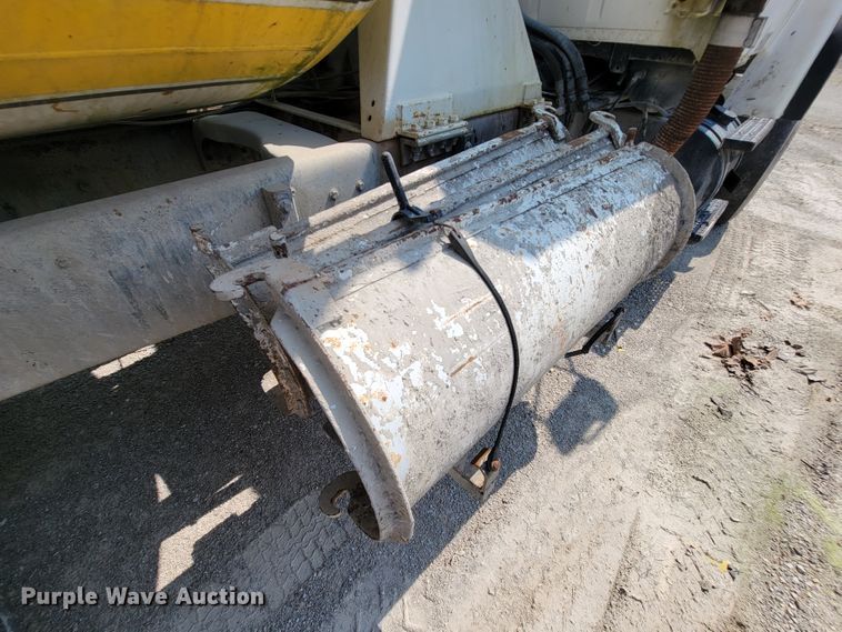 image for item KD9384 1993 Ford LT8000  ready mix truck