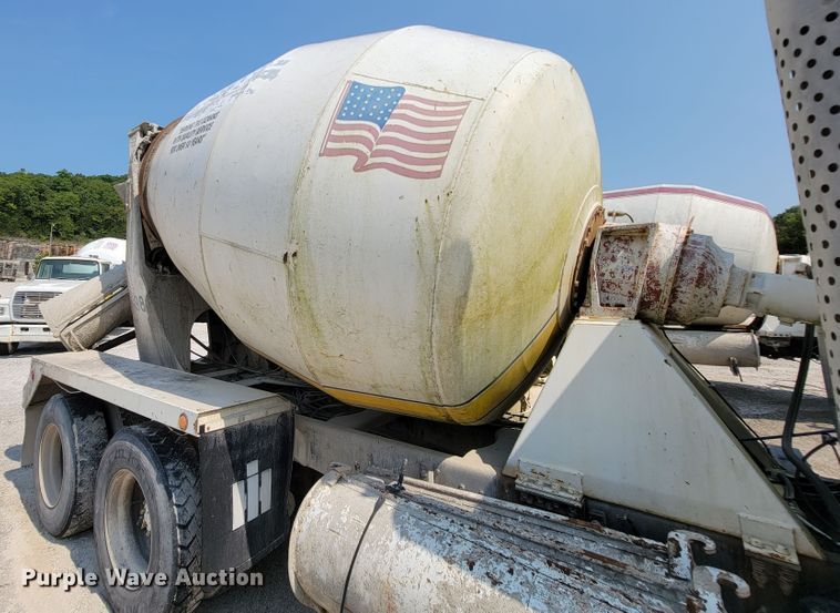 image for item KD9384 1993 Ford LT8000  ready mix truck