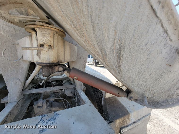 image for item KD9384 1993 Ford LT8000  ready mix truck