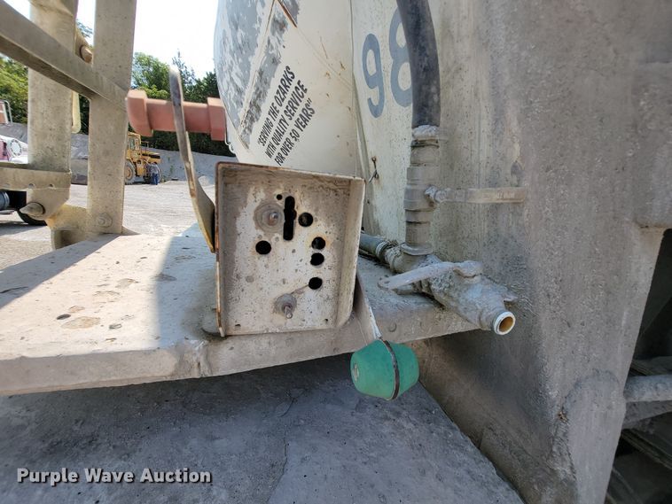 image for item KD9384 1993 Ford LT8000  ready mix truck