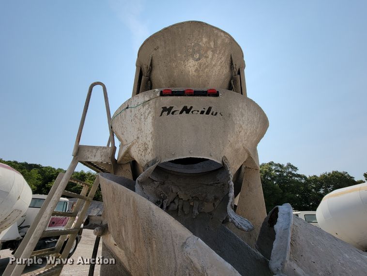 image for item KD9384 1993 Ford LT8000  ready mix truck