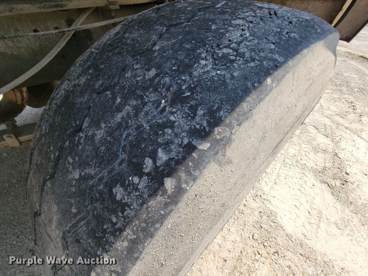 image for item KD9384 1993 Ford LT8000  ready mix truck