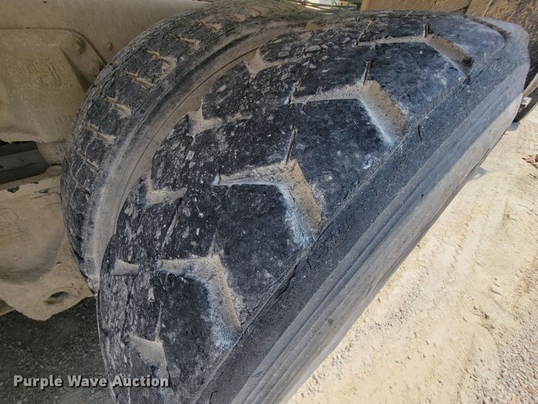 image for item KD9384 1993 Ford LT8000  ready mix truck