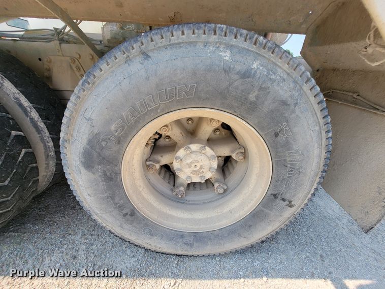 image for item KD9384 1993 Ford LT8000  ready mix truck