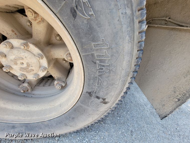 image for item KD9384 1993 Ford LT8000  ready mix truck