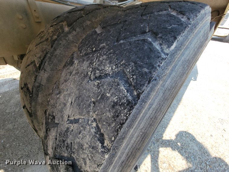 image for item KD9384 1993 Ford LT8000  ready mix truck