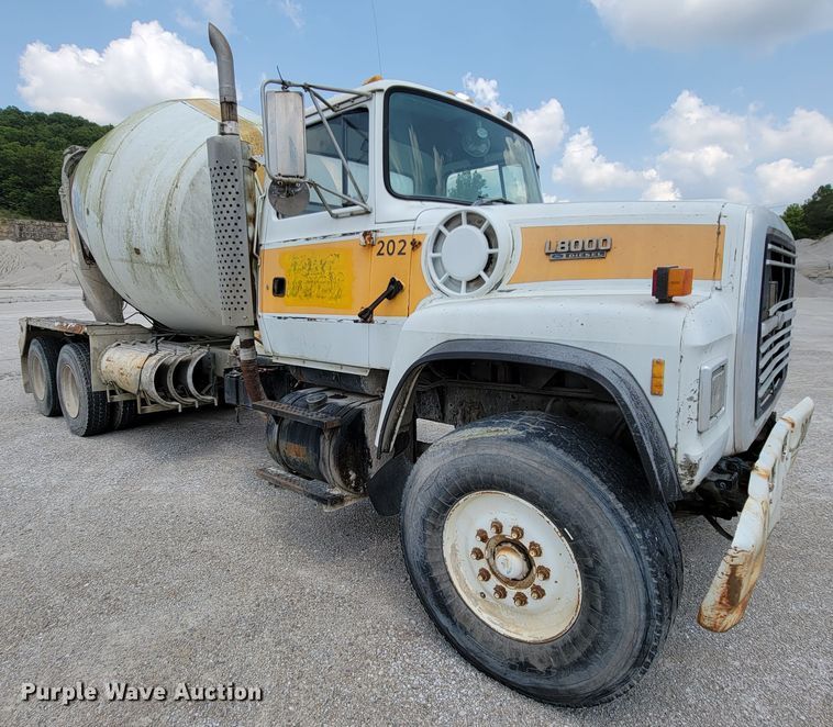 image for item KD9385 1994 Ford LT8000  ready mix truck