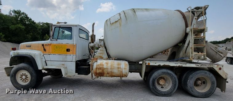image for item KD9385 1994 Ford LT8000  ready mix truck
