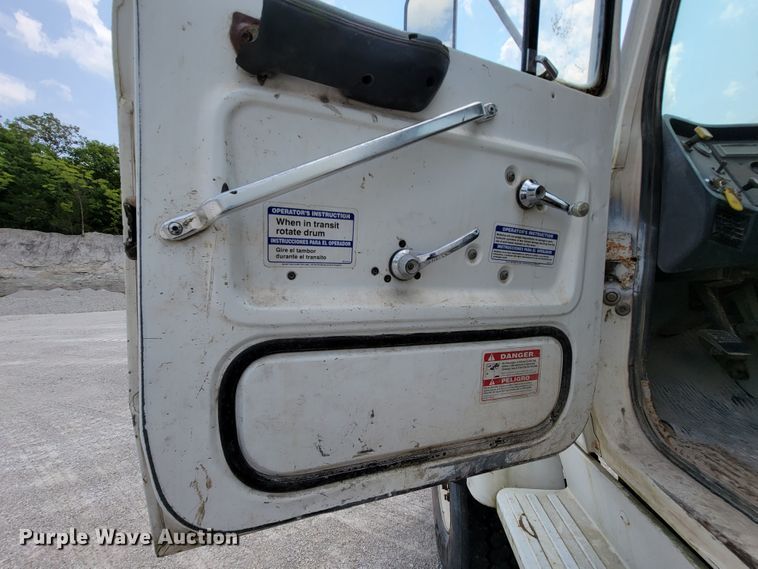 image for item KD9385 1994 Ford LT8000  ready mix truck