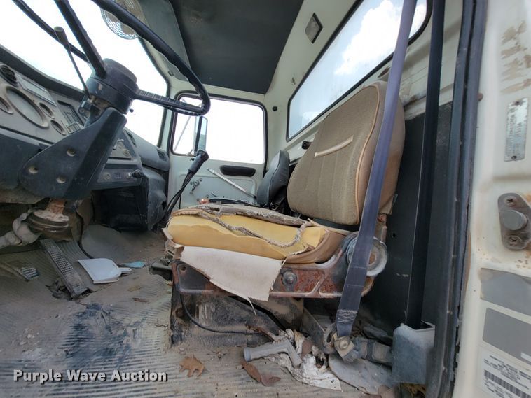 image for item KD9385 1994 Ford LT8000  ready mix truck