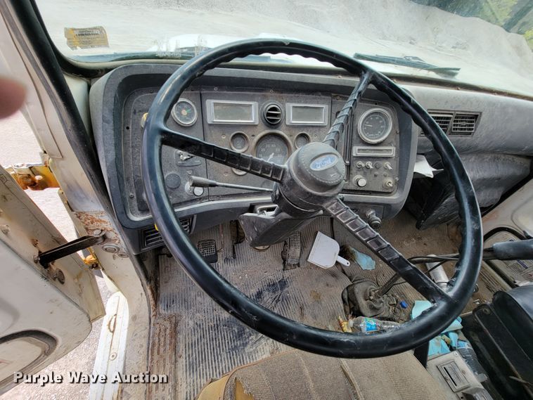 image for item KD9385 1994 Ford LT8000  ready mix truck