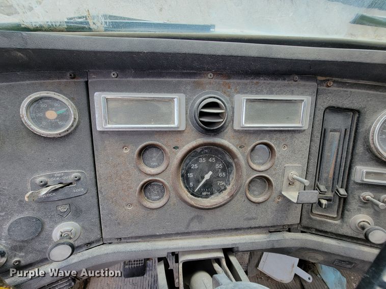 image for item KD9385 1994 Ford LT8000  ready mix truck