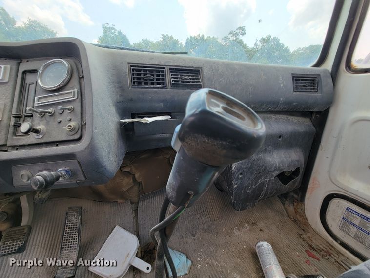 image for item KD9385 1994 Ford LT8000  ready mix truck