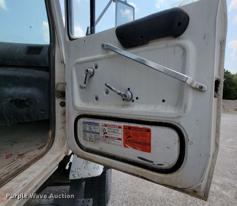 image for item KD9385 1994 Ford LT8000  ready mix truck