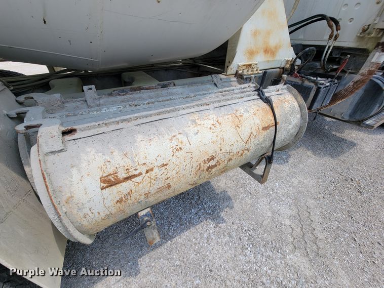 image for item KD9385 1994 Ford LT8000  ready mix truck