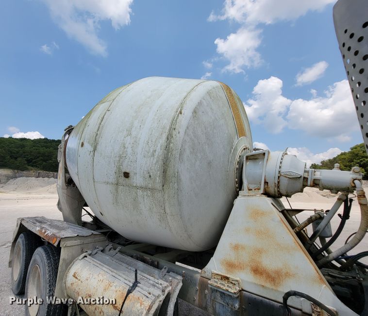 image for item KD9385 1994 Ford LT8000  ready mix truck