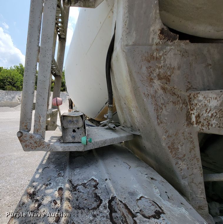 image for item KD9385 1994 Ford LT8000  ready mix truck